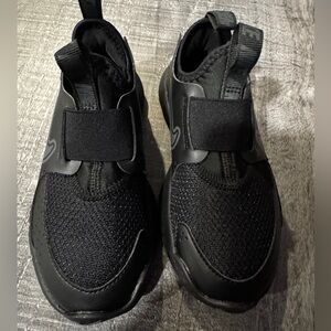 Nike Kids Black Slip-On Sneakers